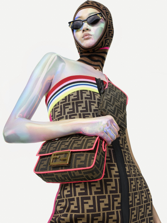 펜디가 롯데백화점에서 2019년 뉴 컬렉션을 세계 최초로 선보인다. 사진은 펜디의 로마 아모르 컬렉션 제품 이미지컷. <롯데쇼핑 제공>